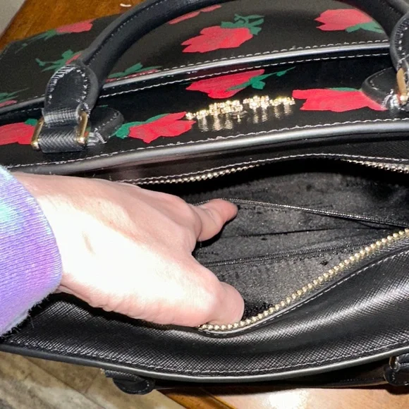 🚨🚨SOLD🚨🚨Kate Spade Black and Red Rose Satchel - Picture 6 of 8